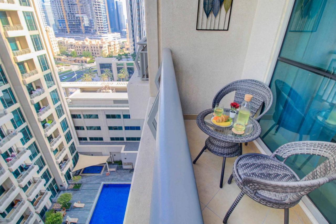 Durrani Homes - Luxurious Studio near Dubai Mall with pool view Extérieur photo