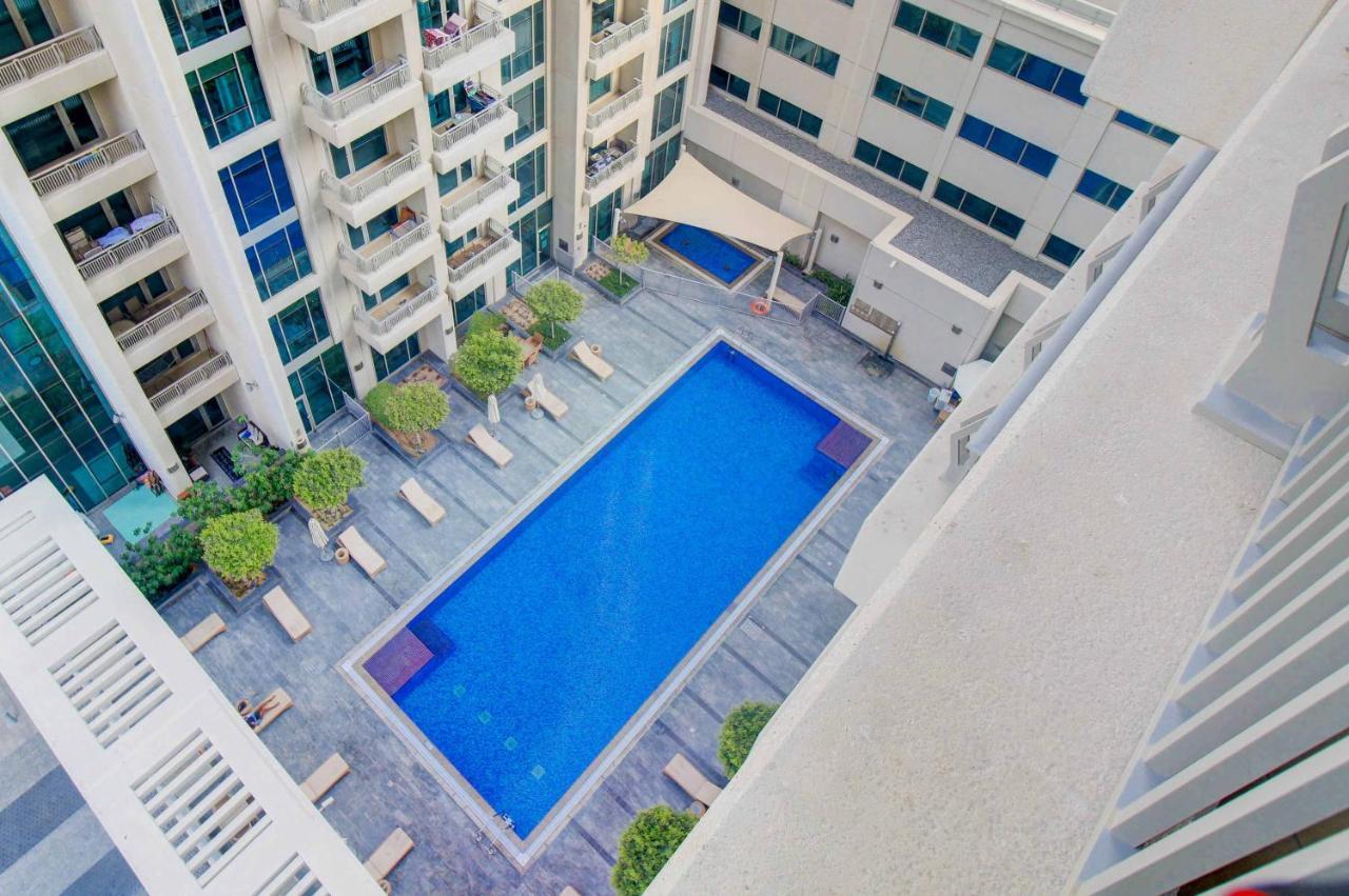 Durrani Homes - Luxurious Studio near Dubai Mall with pool view Extérieur photo